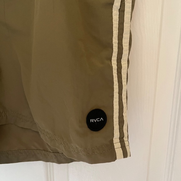 RVCA Shorts, Green w/ White stripes, XL - Picture 3 of 6